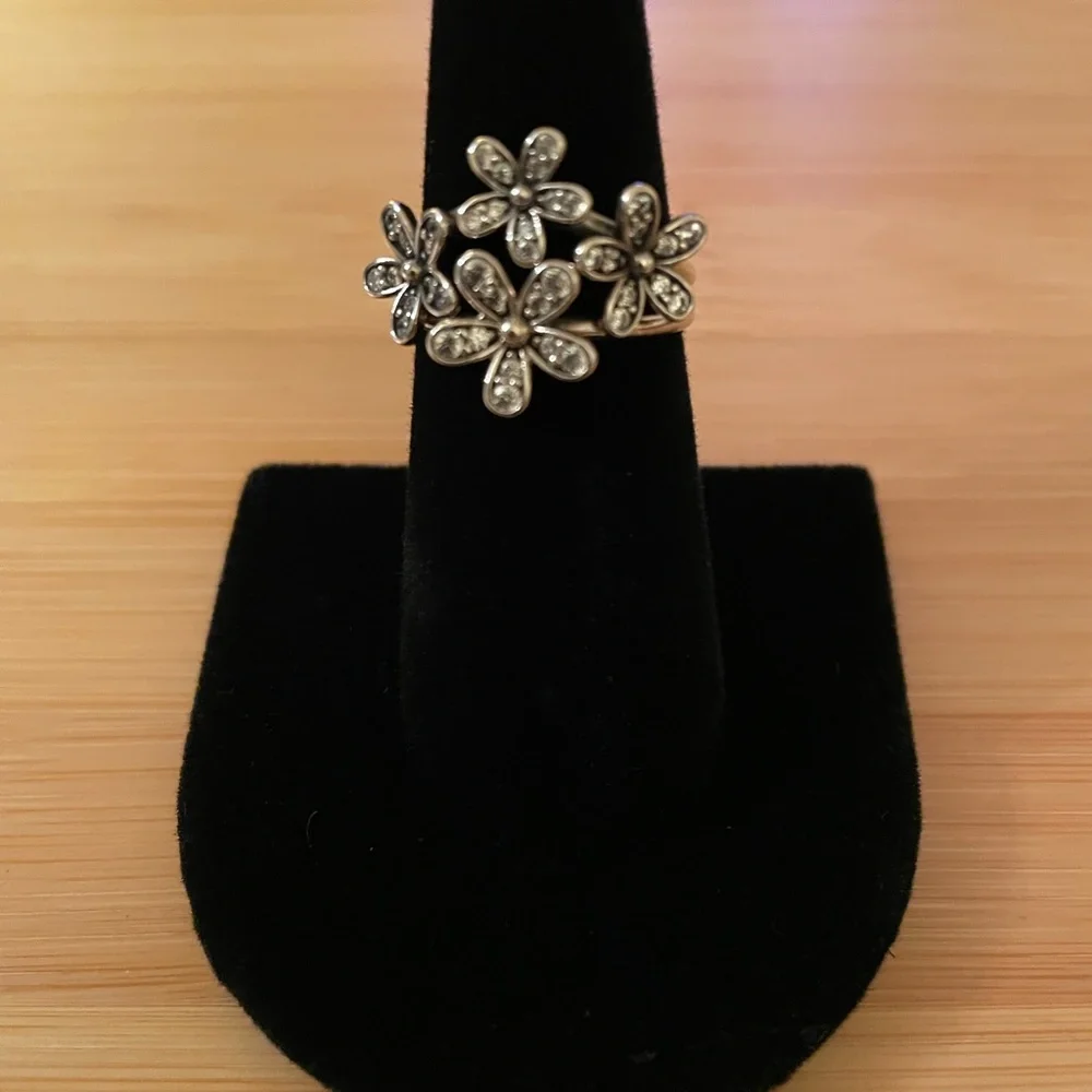 Pandora Dazzling Daises/Daisy Ring, size 6 - Picture 2 of 8